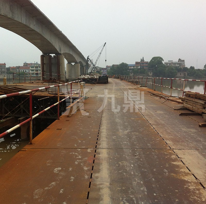 钢平台柱间支撑杆件应采用整根材料